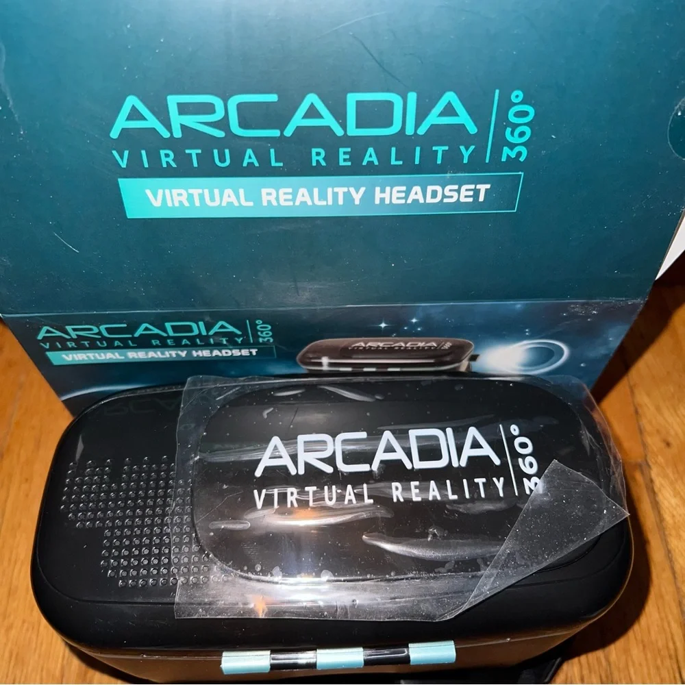 Arcadia Virtual Reality Headset 360 degrees Black V1-0917. New in box